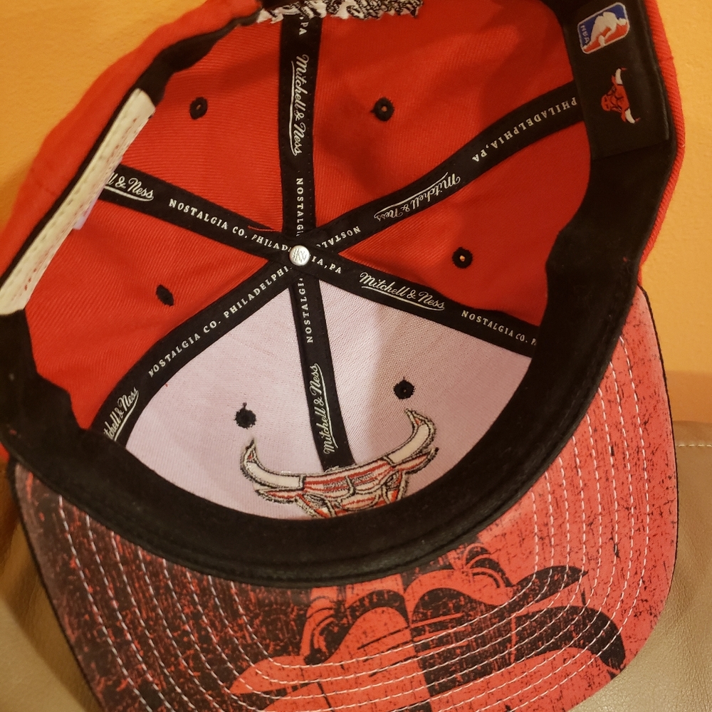 CHICAGO Bulls Hat - Picture 2 of 4